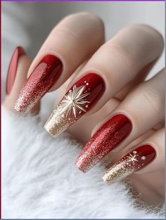 Cool Christmas Nails Design, Christmas Fingernail Designs, Nails For Christmas And New Years, New Year's Nails Design, New Year Eve Nails Ideas, December Nails Acrylic, New Year Nails 2025, Xmas Nails Designs, Classic Christmas Nails