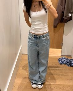 Cute Outfits Simple Casual, Non Basic School Outfits, School Clothes 2024, Outfit Inspo Girl, School Outfits Not Basic, Jeans And Cute Top, Outfit Ideas Girl, Soft Style Aesthetic, Plain Jeans Outfit