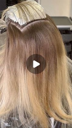 Womens Blonde Hairstyles, Blonde Highlits On Brown, Tie And Dye Blond, Blonde Highlights 2024, Warm Lowlights For Blondes, Ombre Hair Color Blonde, Blonde Hair On Asian Women, Light Warm Blonde Hair, Wella T28