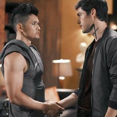 Live In Germany, Magnus And Alec, Shadowhunters Malec, Cutest Couple Ever, Matthew Daddario, Alec Lightwood