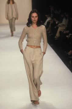 Ralph Lauren Runway, 90s Chic, Outfits For Going Out, Charlotte York, 90s Ralph Lauren, 90s Runway Fashion, Elegant Outfit Classy, Runway Outfits