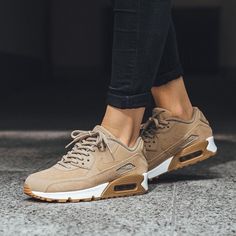 Tan Sneakers, Nike Looks, Sneakers Men Fashion, Crazy Shoes, Dream Shoes, Shoe Obsession, Nike Air Max 90