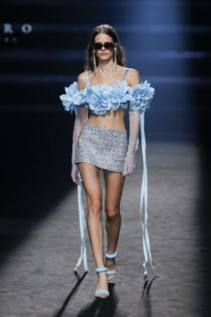 Spring Summer 2023 Fashion, Couture 2023, Runway Fashion Couture, Runway Outfits, Spring Summer 2023, Illustration Fashion Design, Causual Outfits, Festival Looks, 2023 Fashion