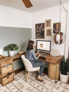 Eclectic Modern Home, Anthropologie Aesthetic, Sophisticated Bedroom Decor, Lady Lair, Working Room, Guest Bedroom Design, Mid Century Ranch, Green Diy, Babe Cave