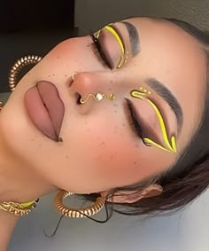 January Makeup Looks, Yellow Graphic Liner, Cute Eye Makeup, Bright Makeup, Graphic Liner, Colorful Eye Makeup