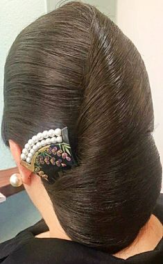 Classic Hair, Roller Girl, Bun Hair, Hair Hairstyles, Hair Dos, Hair Updos