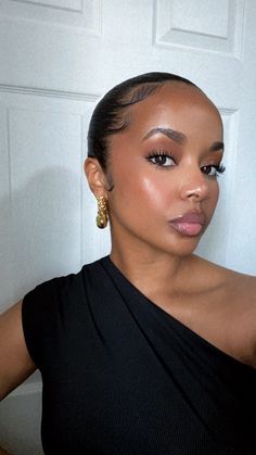 Clean Makeup Black Women, Clean Girl Makeup Black Women, Mode Tips, Makeup For Black Women, Girls Makeup, Brown Skin, Hair Journey