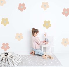 Large Nude Daisys Decals Daisy Wall Stickers Daisy Decals - Etsy Cricut Wall Decals, Daisy Decals, Stickers Minimalist, Renters Wallpaper, Daisy Wall, Wallpaper Boho, Floral Wall Decals, Kids Playroom Decor, Girl Bedroom Walls