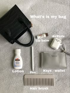 Minimal Purse Essentials, Bag Contents Aesthetic, What’s On My Bag, Minimalist Bag Essentials, Aesthetic Purses, What Is In My Bag, Summer Bag Essentials, Coconut Oil Lip Balm, Minimalist Purse