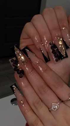 Mayra 💗 on Instagram: "In love with this color combo 🫶🏼🖤✨" May Nail Designs, House Interior Makeover, Gold Nails Prom, Growth Tattoos, Romantic Nail Art, Black Prom Nails, Black And Gold Nails, Brush Techniques, Nails Brush