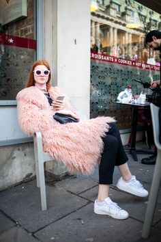 Street style at London Fashion Week fall 2017. Model Street Style, Fashion Week Street Style, Street Chic, London Fashion Week