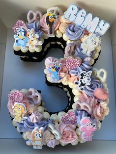 #bluey #bingo #birthdaycake #cake #three #blueyheeler #chocolatecake 3 Year Birthday Theme Girl Bluey, Bluey Ice Cream Party, Bluey 4th Birthday Party Ideas Girl, Bluey Cookie Cake, Bluey Cupcake Cake, Bluey Birthday Party Ideas Pink, Fourth Birthday Cake, Bluey 3rd Birthday, Bluey Cake Ideas