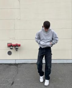 Men’s Grey Jeans Outfit, Grey Jeans Outfit Men, Black Hoodie Outfit Men, Grey Hoodie Outfit, Black Jeans Outfits, Gray Hoodie Outfit, Black Hoodie Outfit, Streetwear Boy, Sweatshirt Outfits