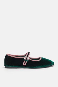 Velvet ballerinas - pull&bear Purple Flats, Ballerina Outfit, Velvet Flats, Pull N Bear, Jairzinho, Ballerina Shoes, Velvet Fashion, Mary Jane Flats, Pull & Bear