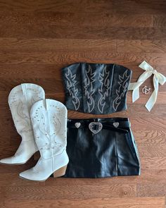 Get ready for a night out with our Black Faux Leather Embroidered Western Cowboy Corset Top! Whether you're heading to a bachelorette in Nashville or your next country concert, this cute western strapless corset top is bound to be your best partner. Faux leather fabric gives your outfit a smooth texture while a lace up corseted back, cropped length, and western-inspired stitching add the cutest details. Pair with your favorite boots and skort for the ultimate sexy look! Rodeo Night Outfit, Rodeo Birthday Outfit, Bachelorette Party Outfit Western, Cowgirl Cowboy Costume, Birthday Outfit Night Out, Birthday Cowgirl Outfit, Cute Outfits For Country Concert, Cute Fall Party Outfits, Cowboy Style Outfits