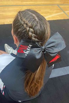 Cute Braided Bow Pony Cheerleading Hairstyle Hairstyles For Cheerleading, Cheer Hair Ideas, Cute Ponytail Ideas, Modern Ponytail, Cheer Ponytail, Low Pony Hairstyles, Kids Cheerleading, Cute Ponytail, Ponytail Ideas