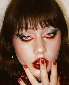 #FeelingFestive24 Yalda Makeup Ideas, Green Red Eye Makeup, Green Red Eyeshadow, Red Makeup Green Eyes, Edgy Christmas Makeup, Christmas Makeup Red And Green, Glam Christmas Makeup Looks, Green Eyeshadow Red Lips, Fun Glam Makeup