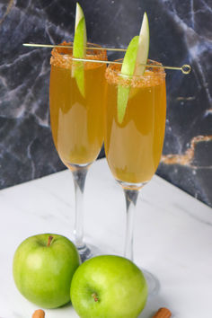 Looking for a fall-inspired twist on your favorite brunch cocktail? Try this delicious apple cider Mimosa! The perfect blend of crisp apple cider and bubbly champagne—it's a must-try for your next gathering.