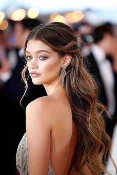 Chic elegant half-up cascade hairstyle for 2024 gala events Half Updo Hairstyles, Wedding Hairstyles Half Up Half Down, Trendy Wedding Hairstyles, Wedding Hair Down, Wedding Hairstyles For Long Hair