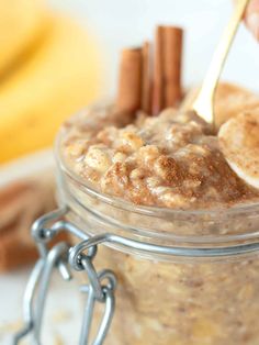 Banana Cinnamon Overnight Oats (No Yogurt or Chia) - Go Eat Green Cinnamon Overnight Oats No Yogurt, Overnight Oats No Yogurt, Cinnamon Overnight Oats, Vegan Greek Yogurt, Easy Oatmeal Recipes, Pumpkin Overnight Oats, Overnight Oats With Yogurt, Eat Green, Banana Overnight Oats