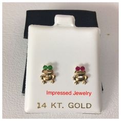 14K-Yellow-Gold-Polished-Solid-Sea-Life-Them-Frog-CZ-Stud-Post-screwback-Earring DETAILS Earrings Details Earring Size 8mmX9mm Stones Size  2.00mm  Stone Shape; ROUND Cut Gem Type Cubic Zirconia (RED,GREEN) Metal Details Type 14k Yellow Gold Setting Prong Additional Information Style No. s366(2900) COMES  -WITH A GIFT BOX Retail Price $179 -329 Green Metal, Yellow Gold Setting, Gold Polish, Screw Back Earrings, Fine Jewellery Earrings, Sea Life, Red Green, Round Cut, Cubic Zirconia