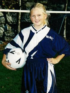 young Taylor Swift Taylor Swift Family, Taylor Swift Childhood, Young Taylor Swift, Taylor Swift Fotos, Baby Taylor, Childhood Pictures, Swift Photo, Childhood Photos