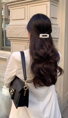 Quotes Celebrities, Wallpapers Quotes, Elegante Casual, Coach Bag, Brunette Hair, Aesthetic Hair, Dark Hair, Pretty Hairstyles