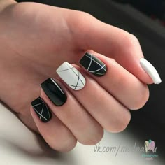 Line Nail Designs, Lines On Nails, Short Acrylic Nails Designs, Gel Nail Designs, Classy Nails, Chic Nails, Short Acrylic Nails, Nail Polishes, Gorgeous Nails