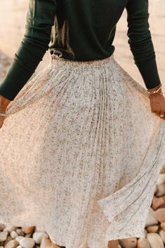 Maxi Skirt Fall, Spring Skirt Outfits, Maxi Skirt Outfit, Maxi Skirt Outfits, Floral Maxi Skirt, Rust Dress, Skirt Outfit, New Releases, Waist Length