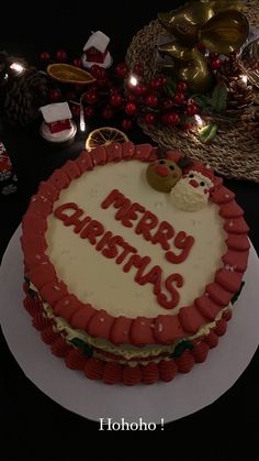 there is a cake that says merry christmas on it