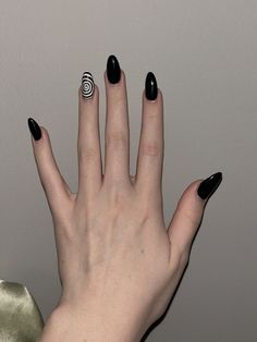 #nails #nailart #swirl #junjiitonails #black Easy Nail Art On Black Nails, Aesthetic Black Nail Designs, Black And White Spiral Nails, Cute Simple Black Nails, Black Nails Swirl, Grunge Halloween Nails, Black Swirly Nails, Black Nail Inspired, Easy Natural Nail Designs