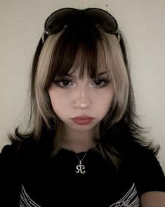 Dyed Hair With Streaks, Girly Goth Hairstyles, Wolf Hair Color Ideas, Hairdye Inspo Aesthetic, Black Hair Color Inspiration, White Chunks In Hair, Skunk Hair Dye Ideas, Short Layered Hairstyles With Curtain Bangs, Cute Hairdye Hairstyles