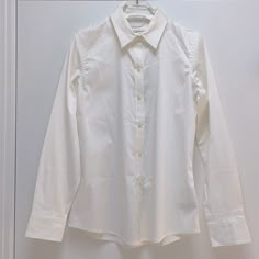 Classic White Collared Shirt Has Some Stretch So Super Comfortable Nice Thick Fabrication So Not See Through Pearlized Buttons Down Front And Sleeves New With Tags White Satin Dress Shirt, White Button Down Shirt Women, White Button Up Shirt Outfit, White Collared Shirt Outfit, Fall Thrifting, Collared Shirt Outfit, Extra Fits, Esther Coleman, Collared Shirt Outfits