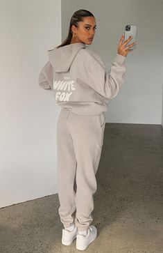 Get your cool, casual look on-point in the Offstage Sweatpants in Moon. Featuring a high elasticated drawstring waistband, elasticated ankles, side pockets, soft fleece fabric for extra comfort and puff print logo on side of leg. You can complete the tracksuit with the matching Offstage hoodie for the perfect off-duty Fox Hoodie, Fox Dress, Sweat Sets, Tracksuit Outfit, Sweatpants Outfit, Sweat Set, Hoodie And Sweatpants, Hoodie Outfit, White Fox