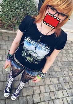 #emo #scene #scemo #y2k #domo #piercetheveil Emo Outfit With Shorts, Scene Outfit Inspo 2000s, Scene Grunge Outfits, Emo Outfit Ideas For School, 2010s Emo Aesthetic, Cute Scene Outfits, Scene Diy Accessories, Scene Kid Accessories, Warped Tour Outfit Ideas