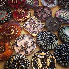 there are many different types of buttons on the table, including one with an intricate design