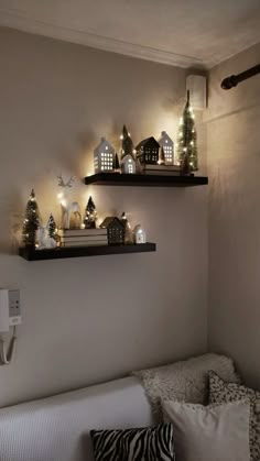 Christmas Light Living Room, Christmas Lights On House Interior, Small Christmas Display, Christmas Mini Houses Display, Christmas Village Decor Display Ideas, Christmas Tree In Living Room Layout, Ceramic Christmas Village Display, Christmas Decor Ideas Village, Mini House Christmas Decor