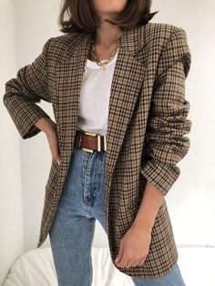 Brown Herringbone Blazer Outfit Women, Mantra Ray, Minimalisticky Chic, Plaid Blazer Outfit, Chique Outfit, Blazer Outfits Casual, Fest Outfits, Herringbone Jacket, Blazer Outfit