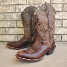 Nice Pair Of Ariat Legend Women's Size 6.5 B Western Leather Chocolate Chip Brown, Snip Toe Boots. They Have Been Lightly Used. They Have A Little Wear On Back Heel From Use. Some Light Creases Across Toe Area From Use. The Toe Area Has A Lighter Look To The Brown Leather. Longer Lasting & Flexible Duratread Outsole Full Grain Leather Construction Fancy Embroidery & Scalloped Collar Add Feminine Flair. Kick Around In Style Wearing Ariat Boots. Ats Technology Ariat Boots For All-Day Comfort & Support Style: 10010933 Fancy Embroidery, Scalloped Collar, Brown Cowboy Boots, Ariat Boots, Ariat Shoes, Western Cowgirls, Western Leather, Western Cowgirl, Toe Boots