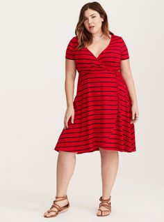 Plus Size Striped Wrap Dress, SALSA Plus Size Wedding Dresses With Sleeves, Dresses For Apple Shape, Plus Size Tips, Plus Size Corset, Jersey Knit Dress, Striped Jersey, Plus Size Fashion For Women, Plus Size Kleidung, Curvy Fashion