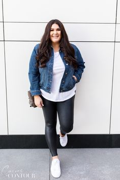 Leather Leggings Outfit Plus Size, Fall Jackets Outfit, Faux Leather Leggings Outfit, White Sneakers Outfit, Leggings Outfit Casual, Leather Leggings Outfit