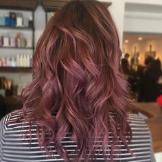 Love this chocolate-mauve shade! Hair Color 2017, Rambut Brunette, Beauty Hair Color, Colors Hair, Ombré Hair