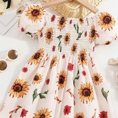 Very Cute Childs Sunflower Dress, With Elastic Top And Flowing Bottom. Puffy Short Sleeves. Fits To Size. Summer Dress Outfits Casual, Summer Dresses With Sleeves, Princess Dress Kids, Sunflower Dress, Summer Outfits Kids, Elastic Top, Ruffled Dress, Summer Fashion Dresses, Bubble Sleeve