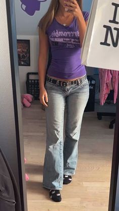 00s Mom Fashion, 2000s Polo Shirt Outfit, 2000s Spring Outfits, Basic 2000 Outfit, Bebe Outfit Y2k, 2000s Workout Outfit, 2000s Mom Outfit, 2000s College Aesthetic