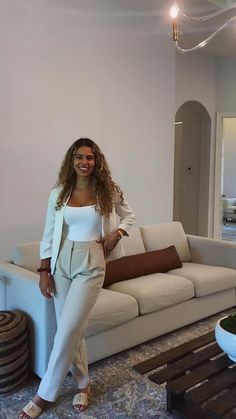 Legal Outfits For Women, Business Outfits With Blazer, Estate Agent Outfits Women, Real Estate Work Outfits, Real Estate Agents Outfits, Buissnes Professional Outfits, Realtor Outfits For Women Classy, All White Professional Outfit, Relationship Banker Outfit