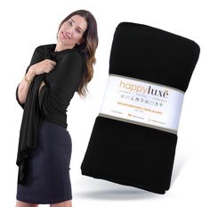 The Wayfarer travel wrap in classic jet black is a versatile wrap and travel blanket. It can be used as a scarf, cover-up, pashmina, and more. It also works as a simple individual sized travel blanket for men, measuring 68" x 35". This wrap is made from luxurious eco-friendly Tencel fiber material, a plant-based textile and cellulose fiber that is made from sustainably harvested beech trees, is absorbent and breathable, and is resistant to fading, pilling, and wear. This amazing fabric is machin Travel Blanket Airplane, What To Wear In Italy, Plane Outfit, In The Plane, Travel Lounge, Travel Socks, Travel Wrap, Heather Graham, Travel Scarf