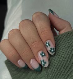 Simple Boho Nails, Cute April Nails, Short Painted Nails, Cute Vacation Nails, Trending Nail Ideas, Spring Nails Inspiration, April Nails Ideas, Nail Art Fall, Trending Nail Art