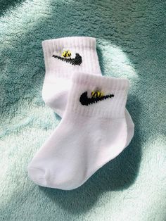 Nike toddler ankle socks with bumble bee embroidery.  Authentic Nike socks.  Bumble Bee designed and embroidered by hand.  Machine wash cold or by hand is recommended.  Sizes available: 6-12 months and 12-24 months. *Symmetry of design may be a bit off between both socks. *Machine wash cold or by hand is recommended. Baby Socks Design, Bumble Bee Embroidery, Funny Dog Jokes, Socks Nike, Trendy Socks, Bee Embroidery, Funny Pix, Nike Baby, Nike Socks