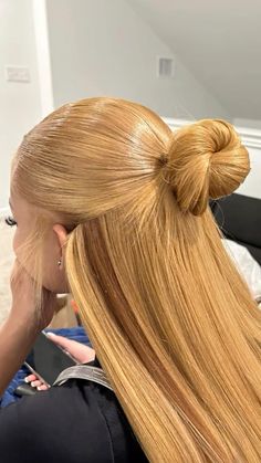 Dyed Hair Inspiration, Pretty Hair Color, Hairstyle Tutorial, Easy Hair, Baddie Hairstyles, Hair Inspo Color, Aesthetic Hair