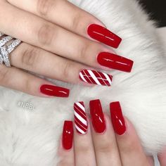 Winter Gel Nails, Nail Art Noel, Red And White Nails, Unghie Nail Art, Candy Cane Nails, Red Christmas Nails, Simple Acrylic, Red Acrylic Nails, Winter Nails Acrylic